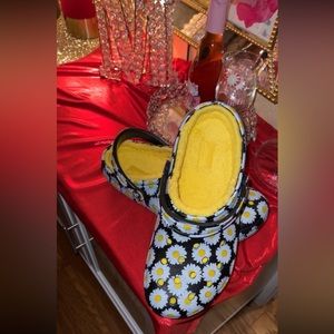 Crocs Classic Lined Daisy Clog🌼💛🤍